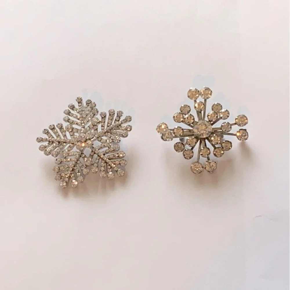 Vintage brooch bundle featuring a snowflake brooch and starburst brooch